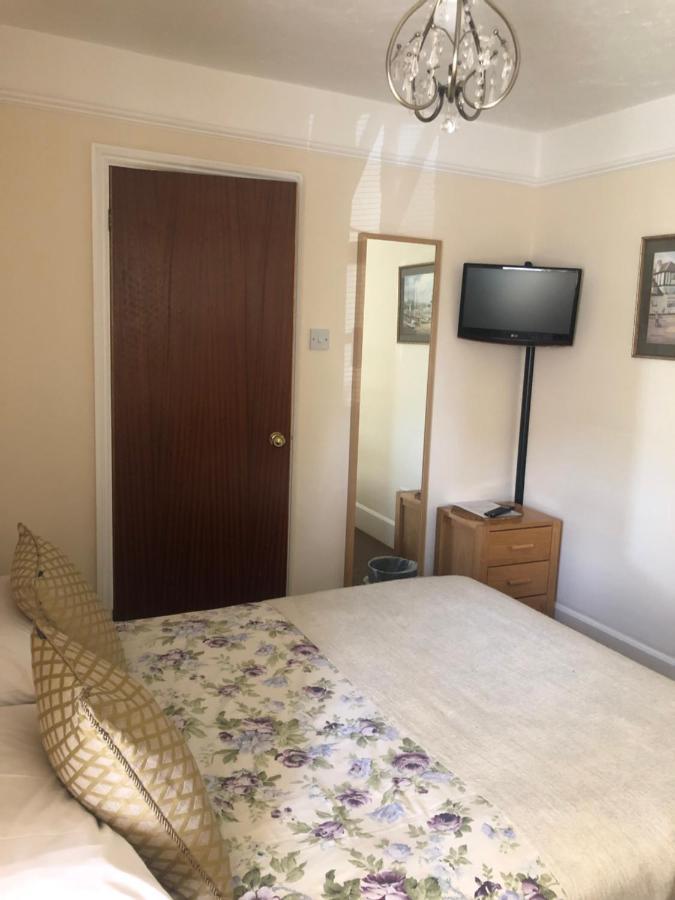 Auplands En-Suite Rooms Lymington Bagian luar foto